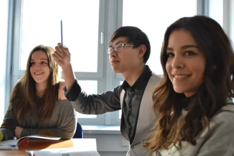 C1 - taseme tasemeeksamiks ettevalmistamisele suunatud eesti keele täienduskoolitus.