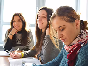 B1 - taseme tasemeeksamiks ettevalmistamisele suunatud eesti keele täienduskoolitus.